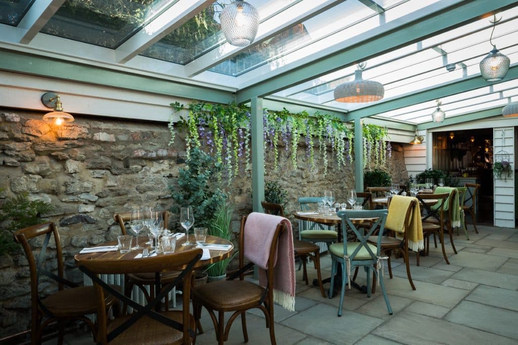 the-black-horse-thame-the-conservatory