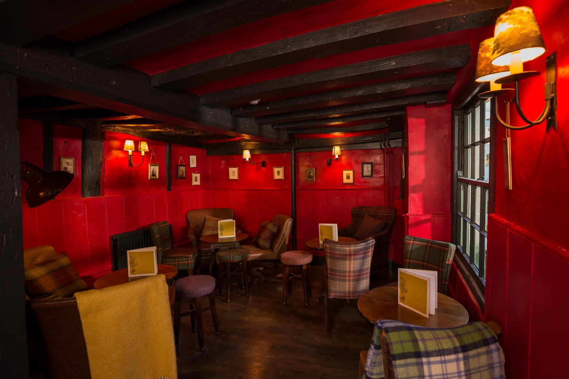 the-black-horse-thame-the-snug